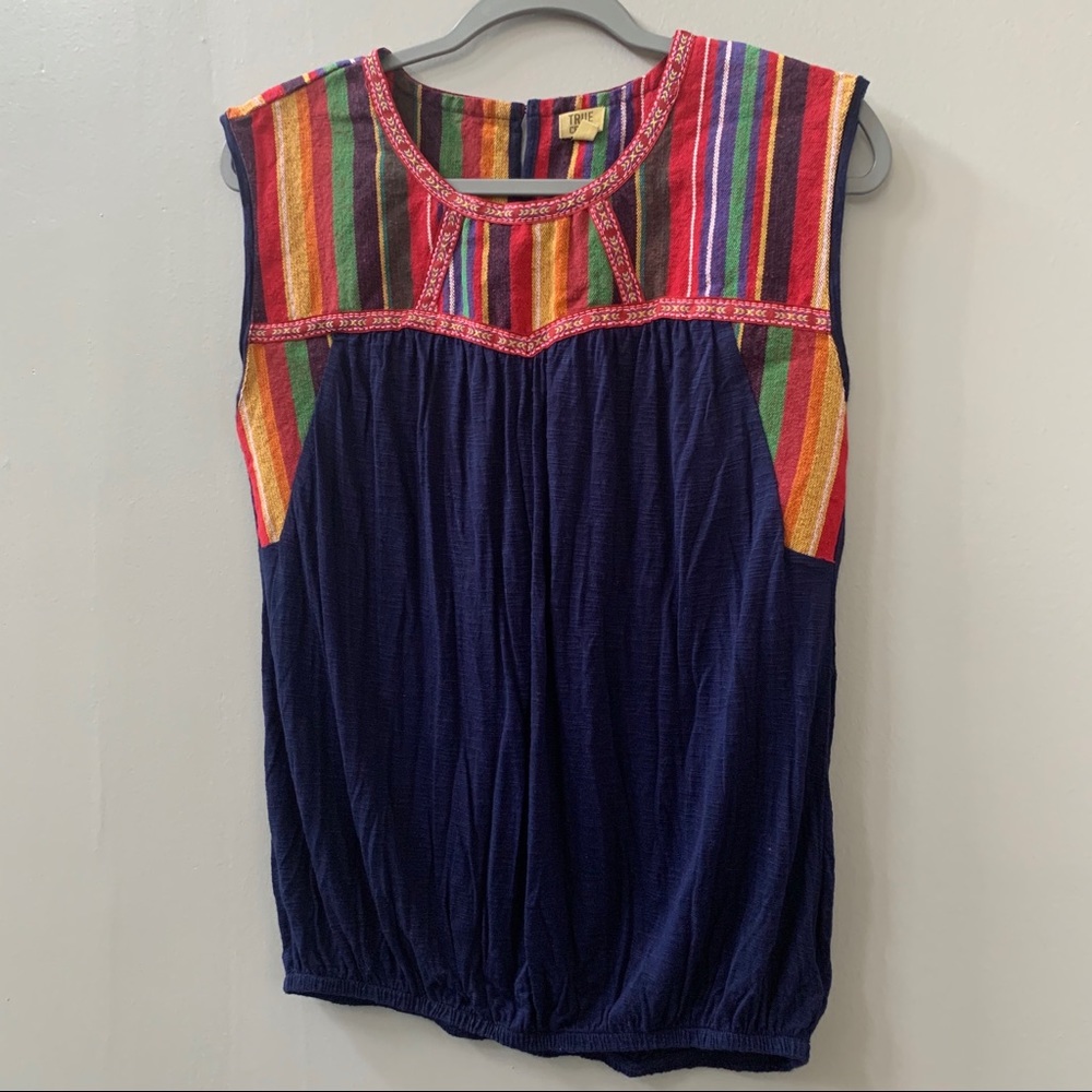 🛍5/$25 Woven Tapestry style African inspired top